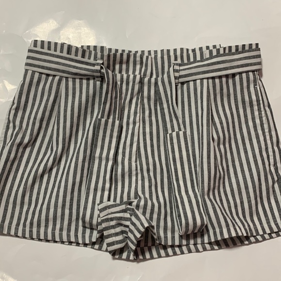 Love Tree Pants - Love Tree stripe paper bag shorts with tied waist belt size M